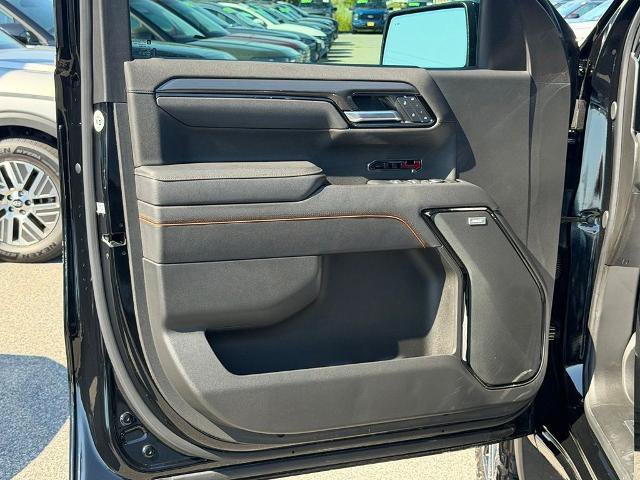 Used 2025 GMC Sierra 1500 AT4 w/ Technology Package AWD/4WD image 18