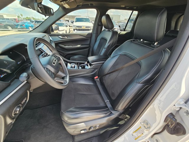 Used 2023 Jeep Grand Cherokee Altitude RWD image 13