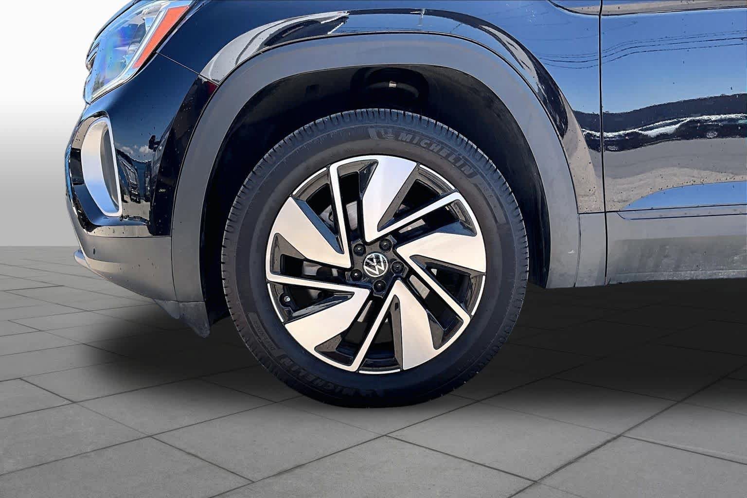 Used 2025 Volkswagen Atlas SE FWD image 11