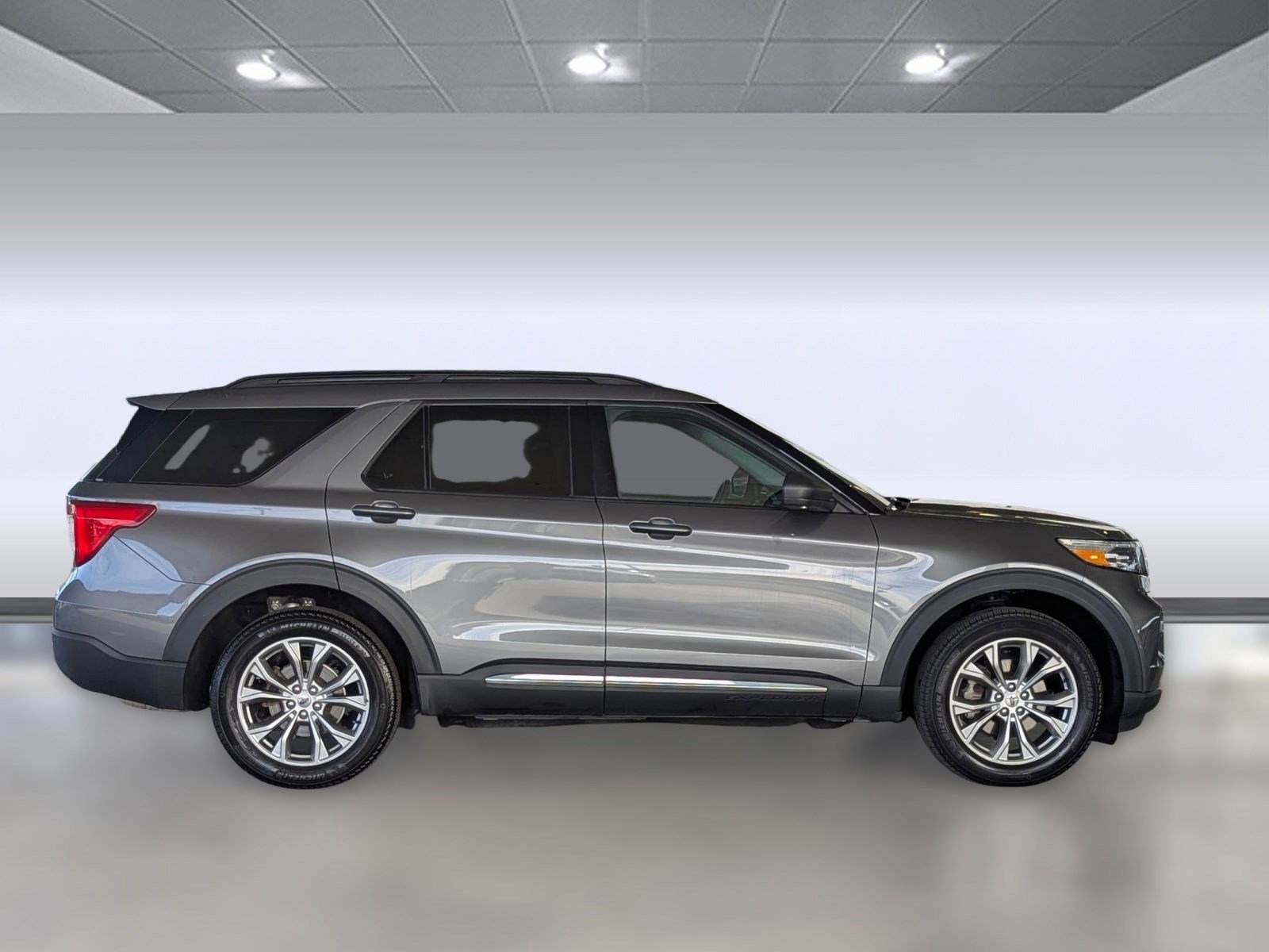 Certified 2022 Ford Explorer XLT w/ Equipment Group 202A image 6