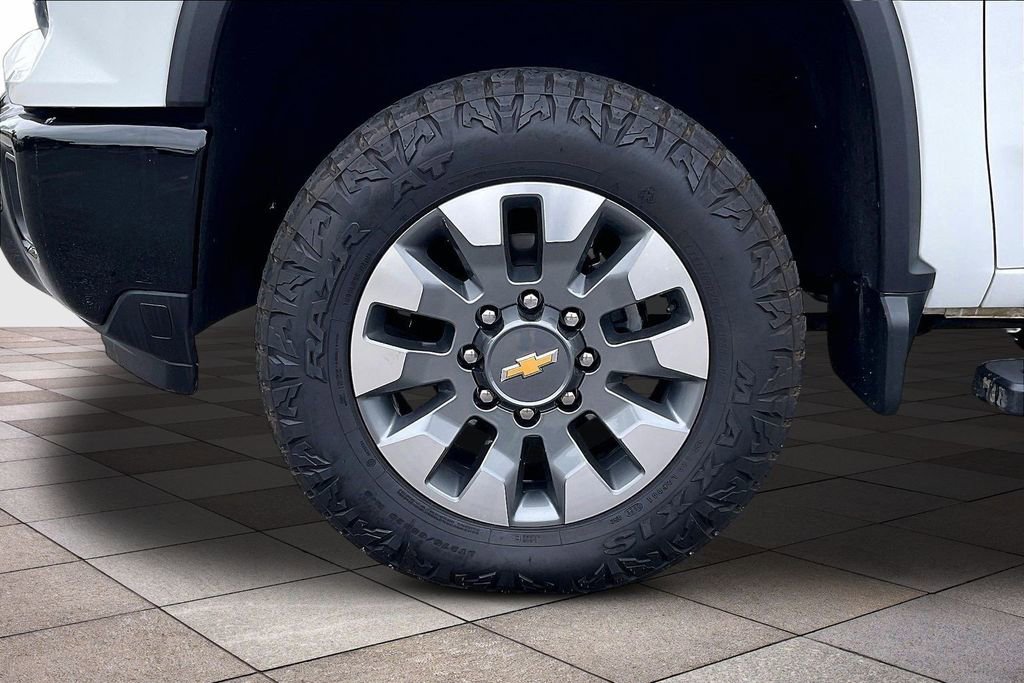 Used 2025 Chevrolet Silverado 2500 Custom w/ Custom Value Package AWD/4WD image 9
