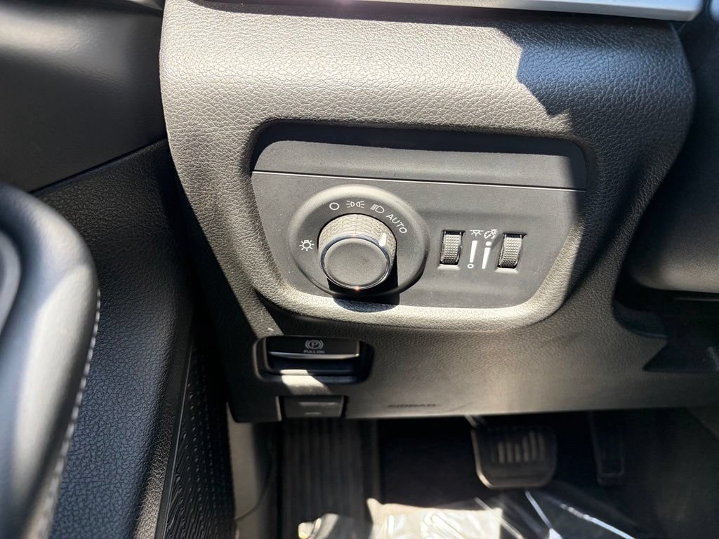 Used 2024 Jeep Grand Cherokee Altitude AWD/4WD image 35