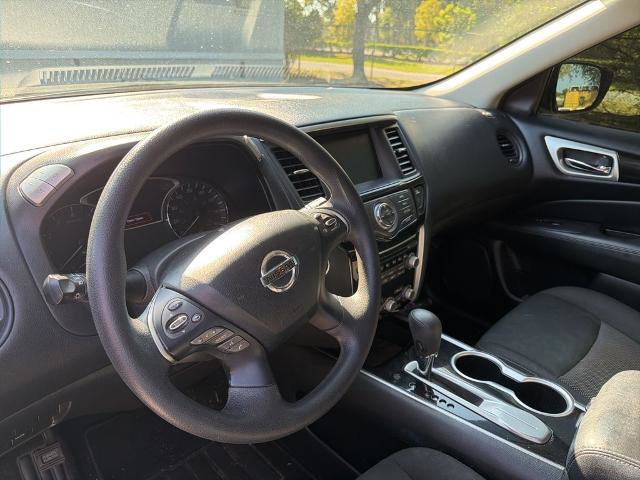 Used 2020 Nissan Pathfinder S FWD image 9