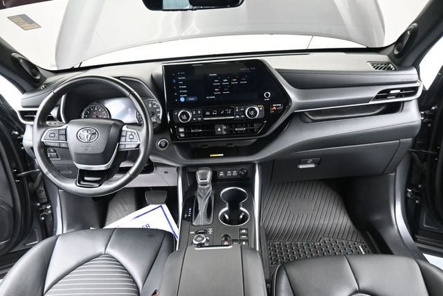 Used 2024 Toyota Highlander XSE AWD/4WD image 13