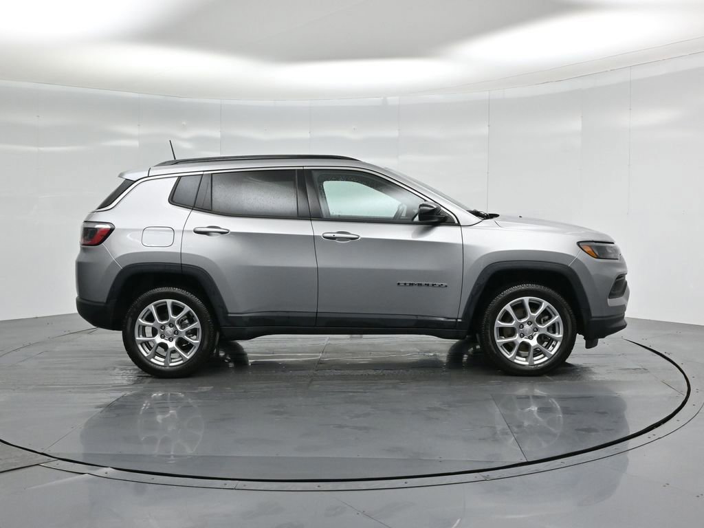 Used 2023 Jeep Compass Latitude image 8