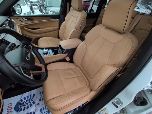 Used 2024 Jeep Grand Cherokee Summit image 8