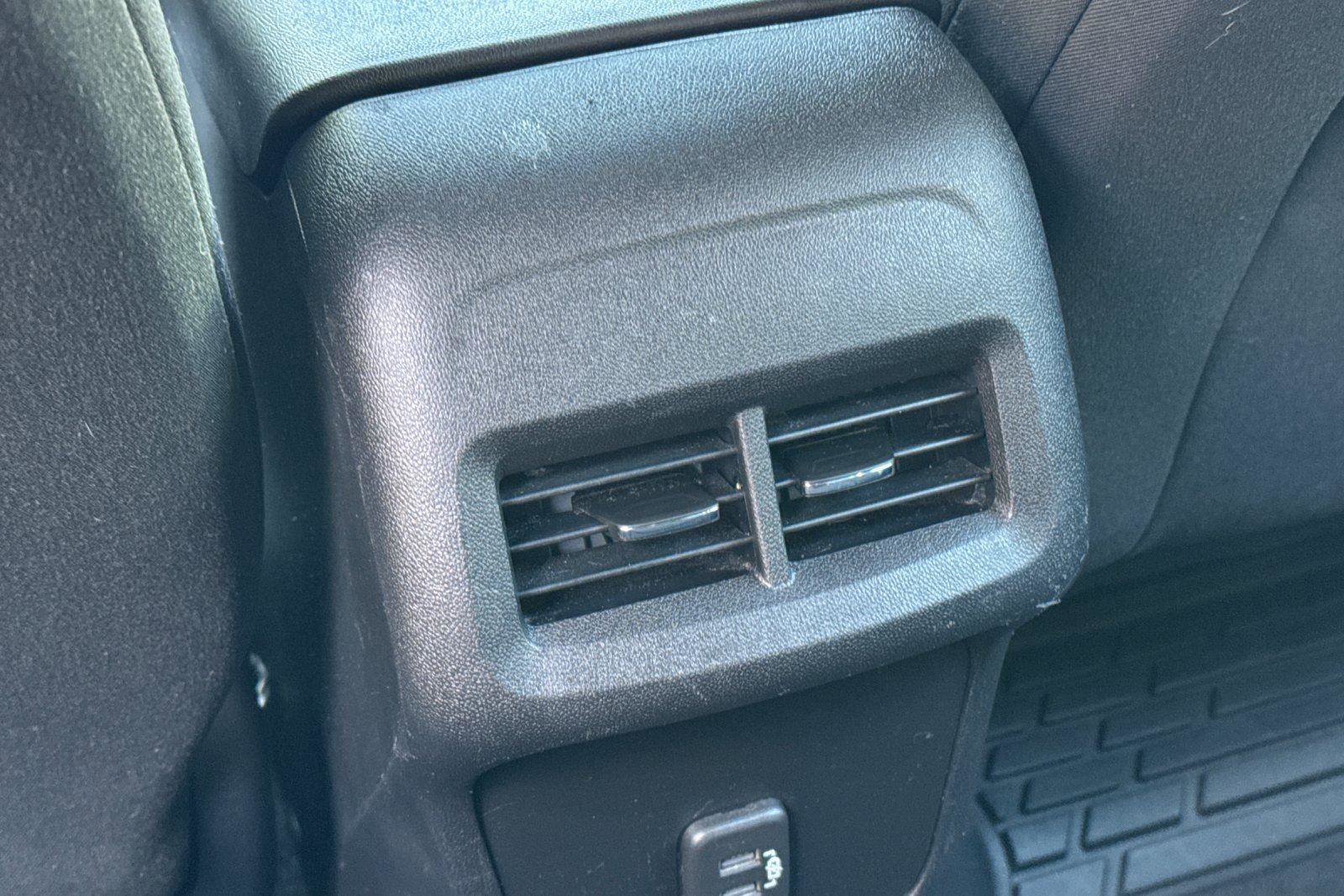 Used 2020 Chevrolet Equinox LS image 31