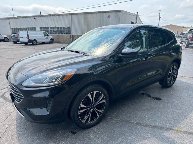 Certified 2022 Ford Escape SE w/ SE Sport Appearance Package AWD/4WD image 2