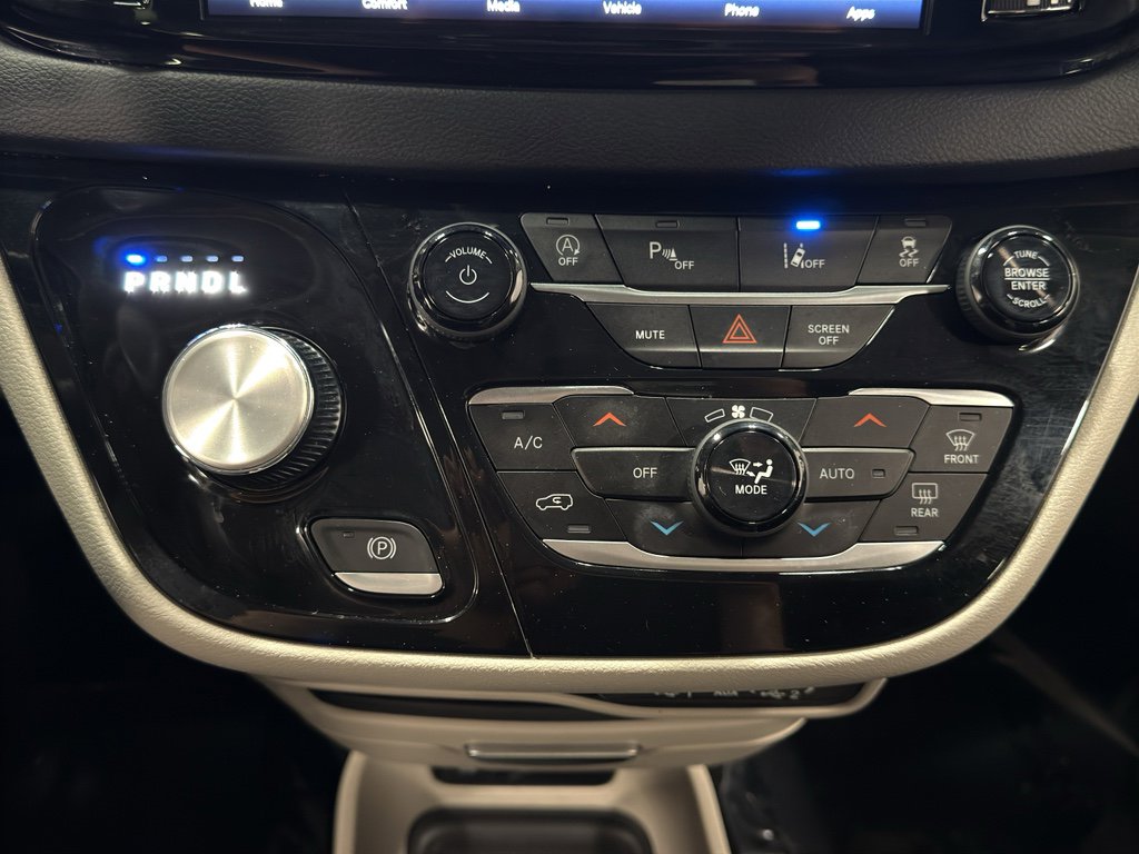 Used 2023 Chrysler Pacifica Touring-L image 25
