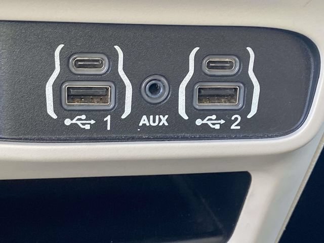 Used 2024 Chrysler Pacifica Touring-L FWD image 25