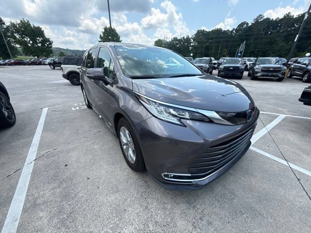 Used 2021 Toyota Sienna Limited FWD image 7
