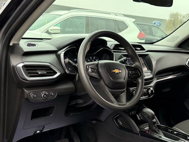 Used 2021 Chevrolet TrailBlazer LT w/ Driver Confidence Package image 14