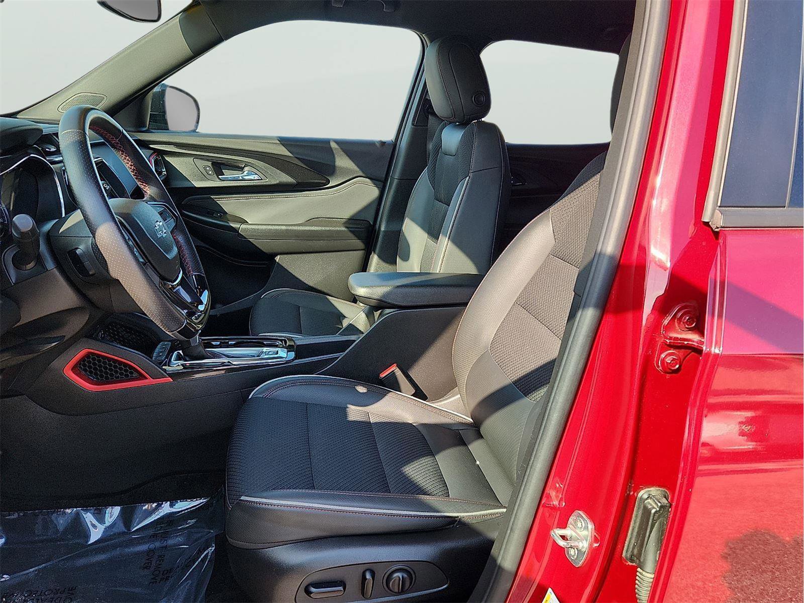 Used 2021 Chevrolet TrailBlazer RS w/ Technology Package image 13