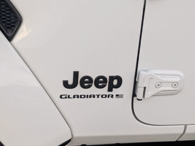 Used 2023 Jeep Gladiator Sport image 8