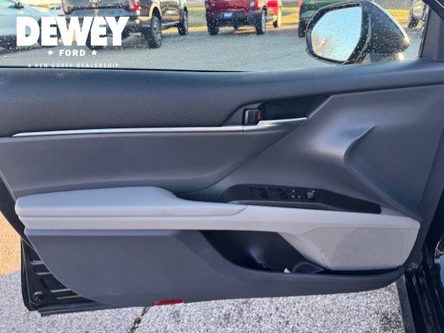 Used 2022 Toyota Camry LE image 10