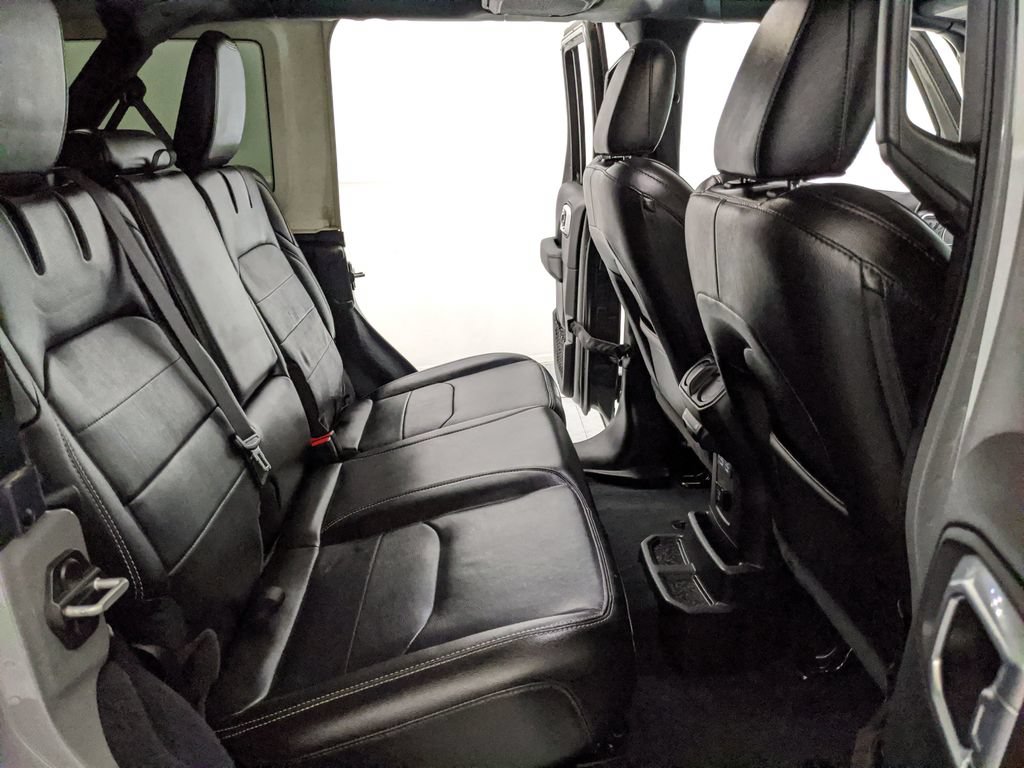 Used 2022 Jeep Wrangler Unlimited Sahara AWD/4WD image 19