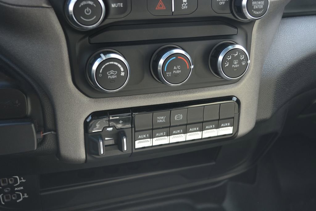 Used 2022 RAM 2500 Tradesman w/ Chrome Appearance Group AWD/4WD image 13
