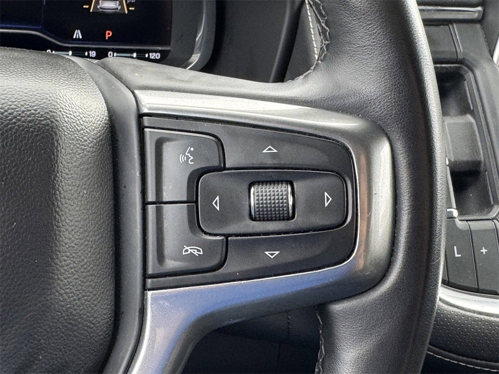 Used 2023 Chevrolet Suburban Premier image 18