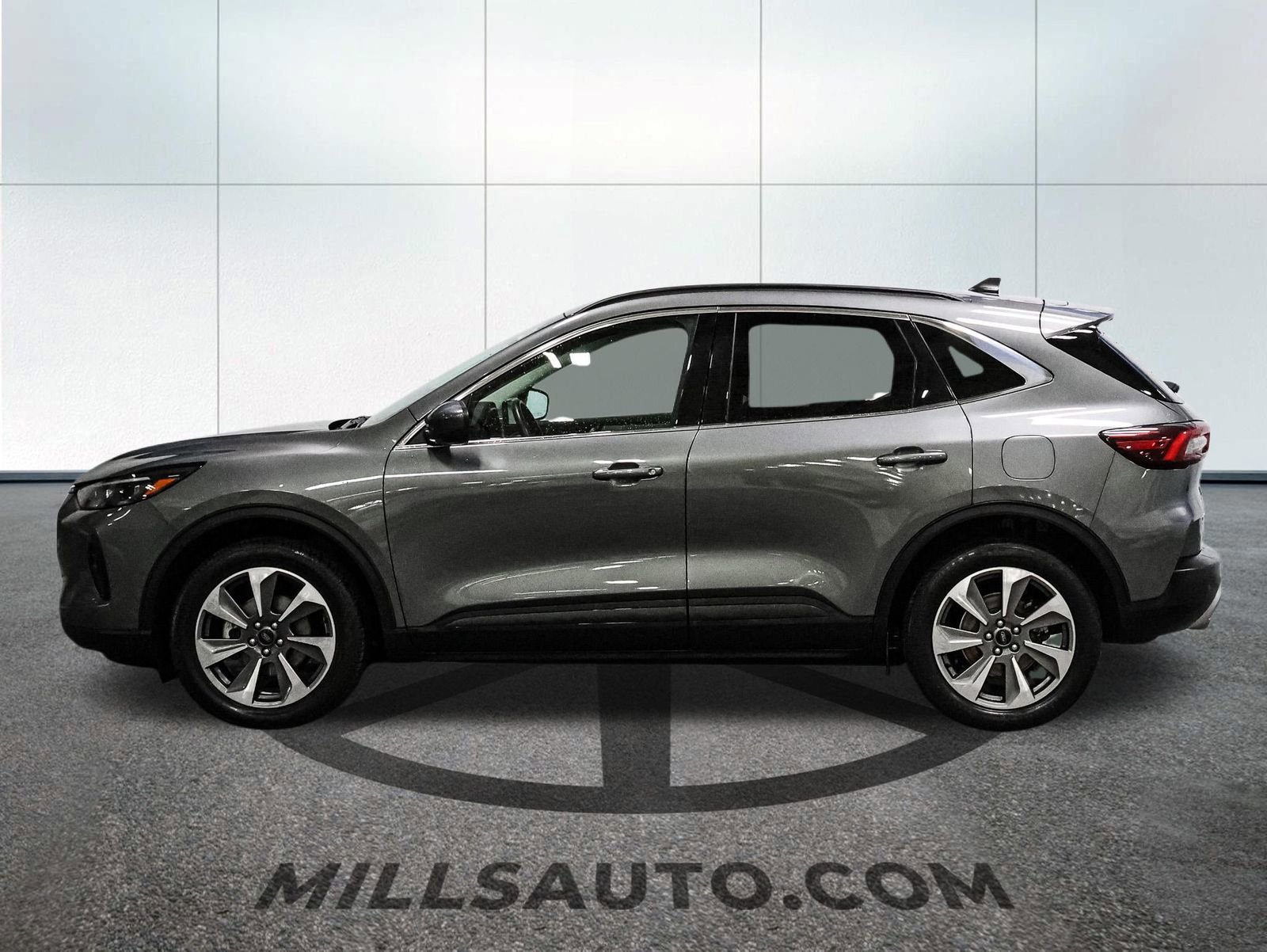 Certified 2025 Ford Escape Platinum AWD/4WD image 9