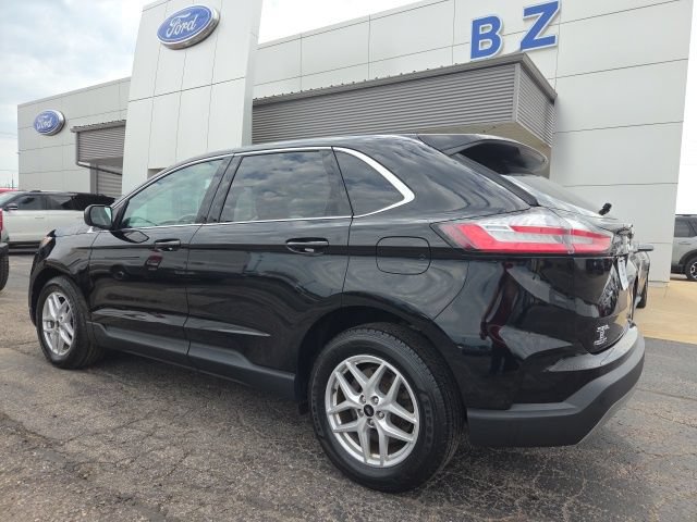 Certified 2023 Ford Edge SEL w/ Convenience Package AWD/4WD image 3
