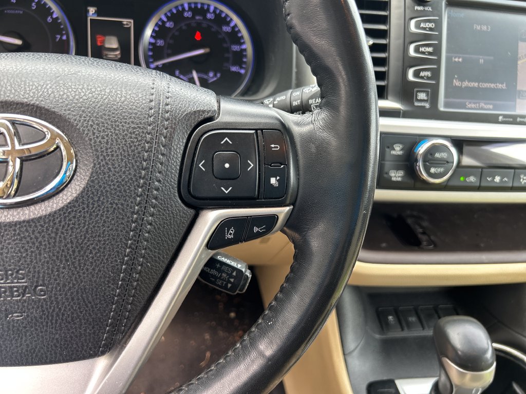 Used 2019 Toyota Highlander Limited Platinum FWD image 25