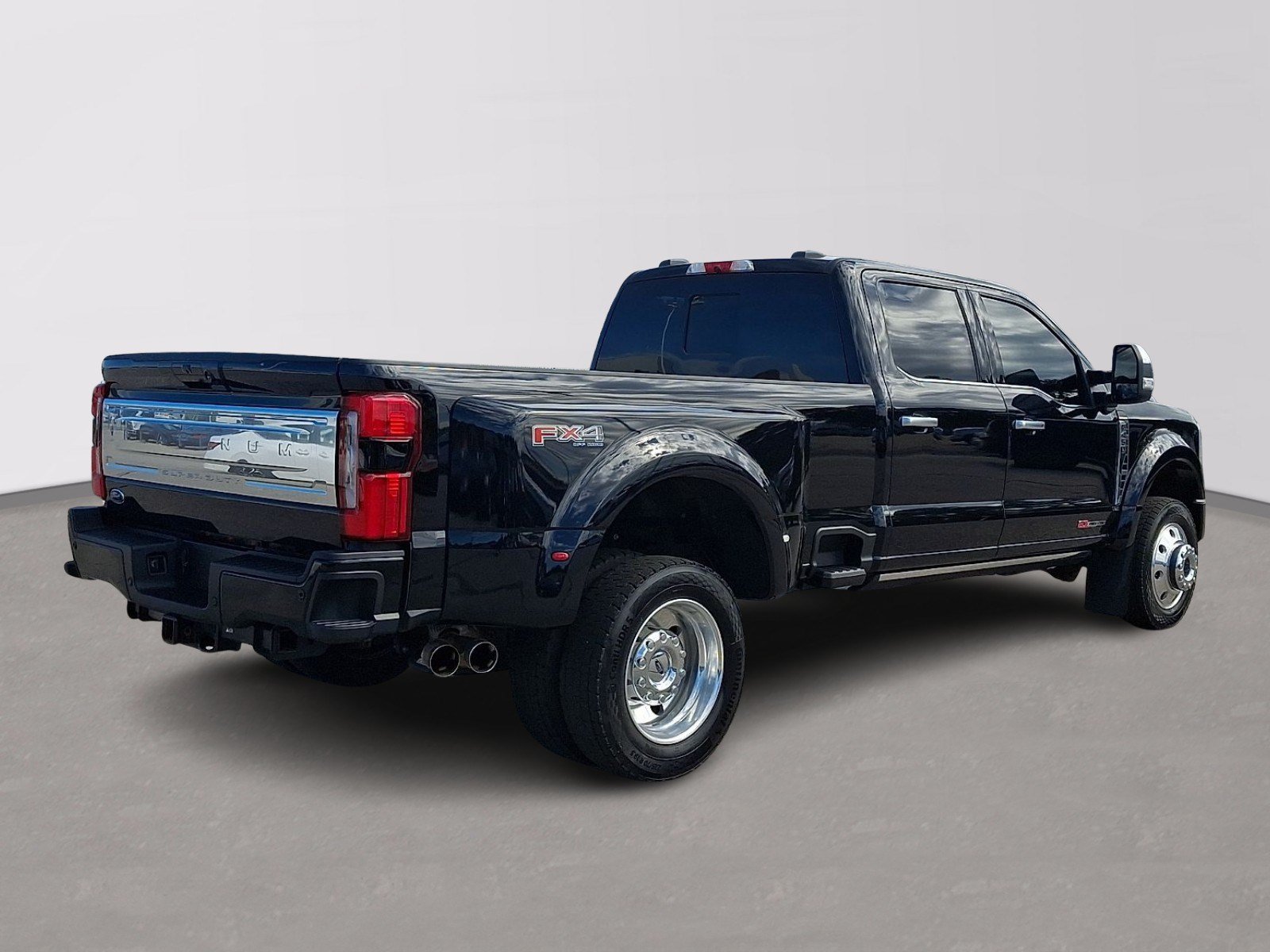 Certified 2025 Ford F450 Platinum w/ Platinum Plus Package AWD/4WD image 6
