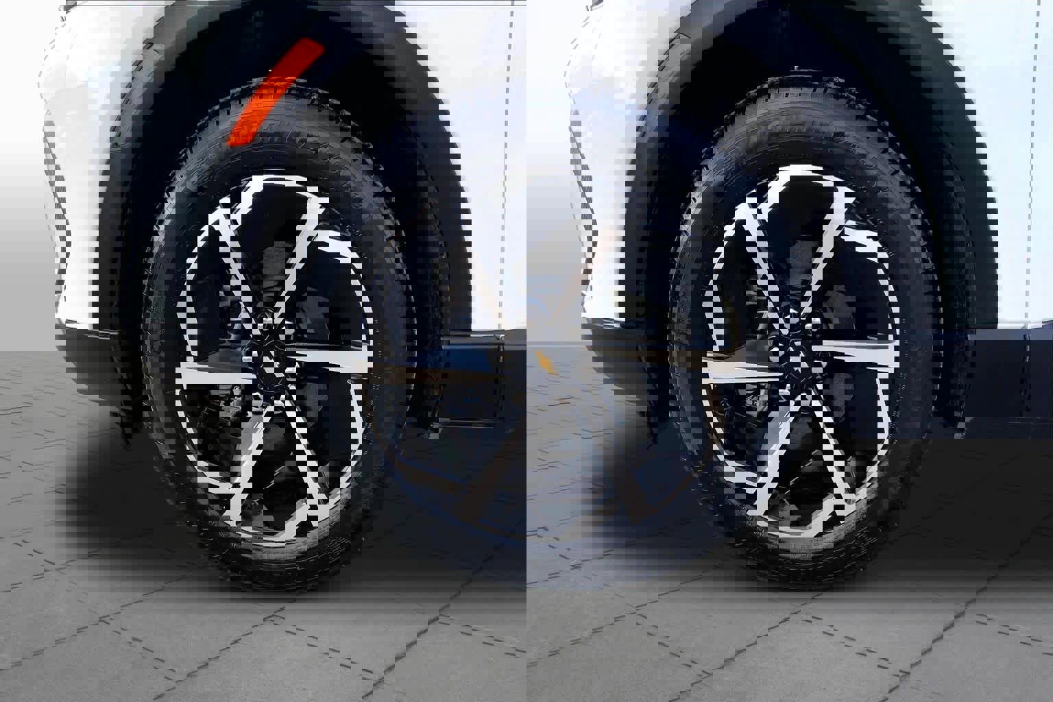 Used 2025 Chevrolet Equinox EV LT image 12