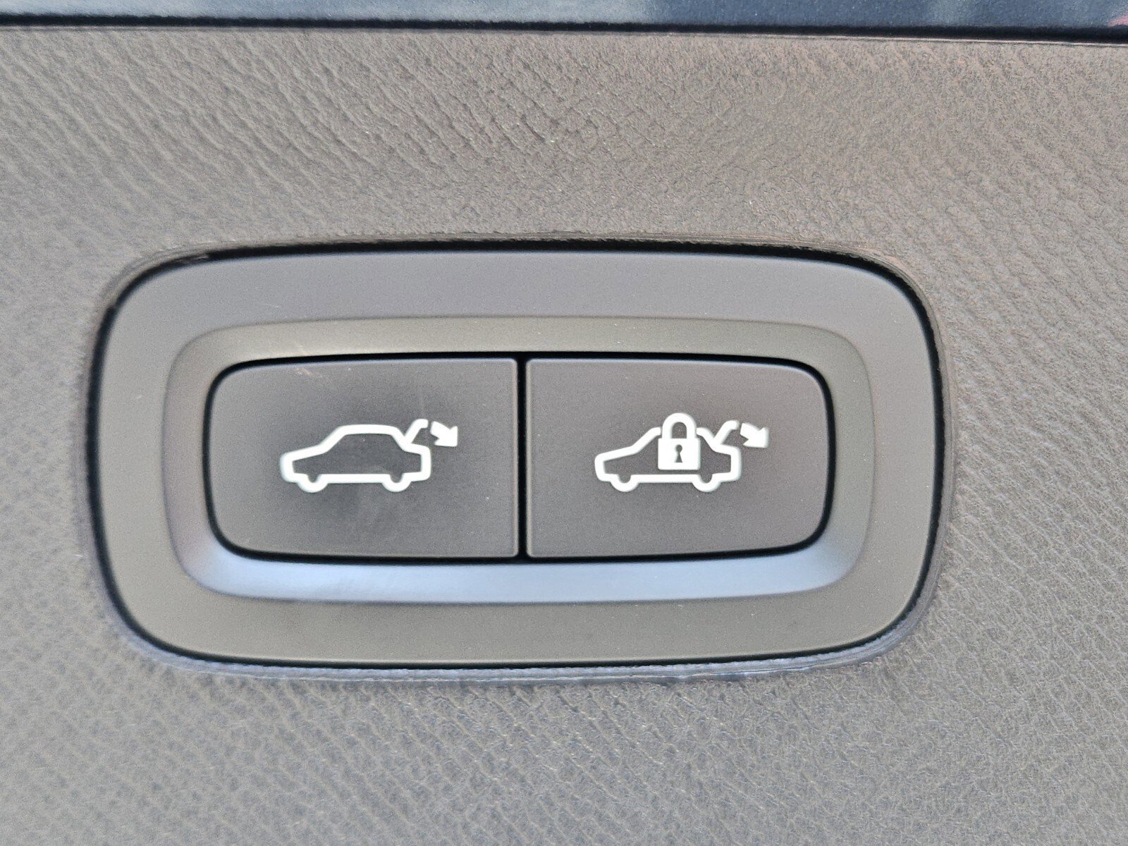 Used 2020 Volvo XC90 T6 Inscription w/ Protection Package Premier image 30