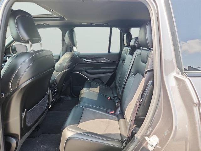 Used 2022 Jeep Grand Cherokee Altitude AWD/4WD image 24