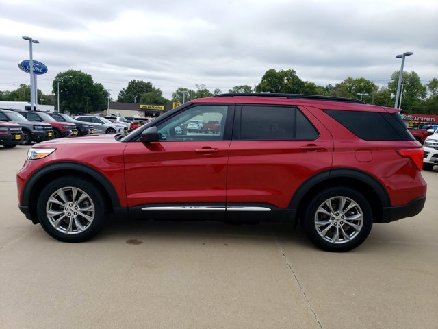 Certified 2023 Ford Explorer XLT w/ Equipment Group 202A AWD/4WD image 4