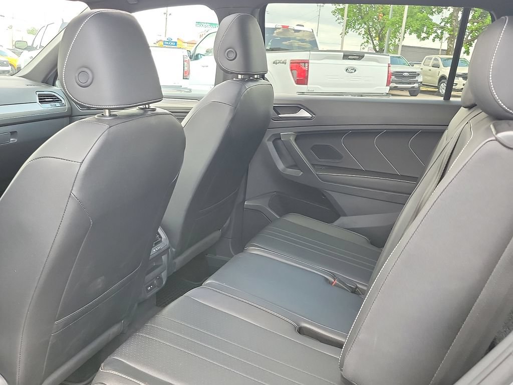 Used 2024 Volkswagen Tiguan SE R-Line w/ MDO Package, Three-Row FWD image 9