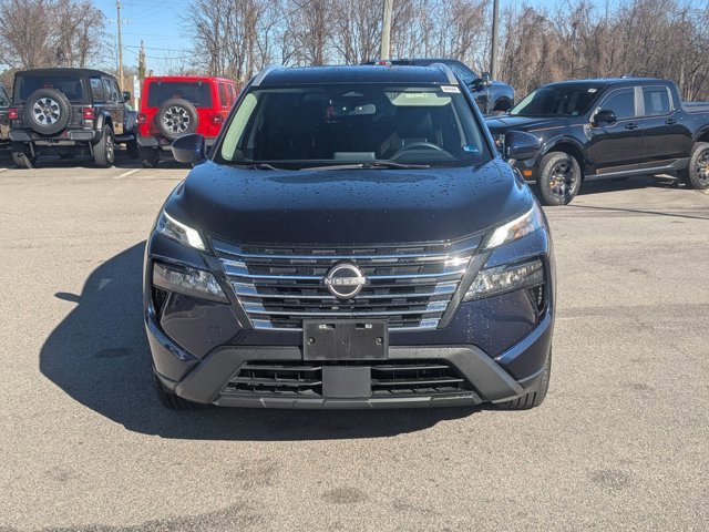 Used 2024 Nissan Rogue SV w/ SV Premium Package image 8