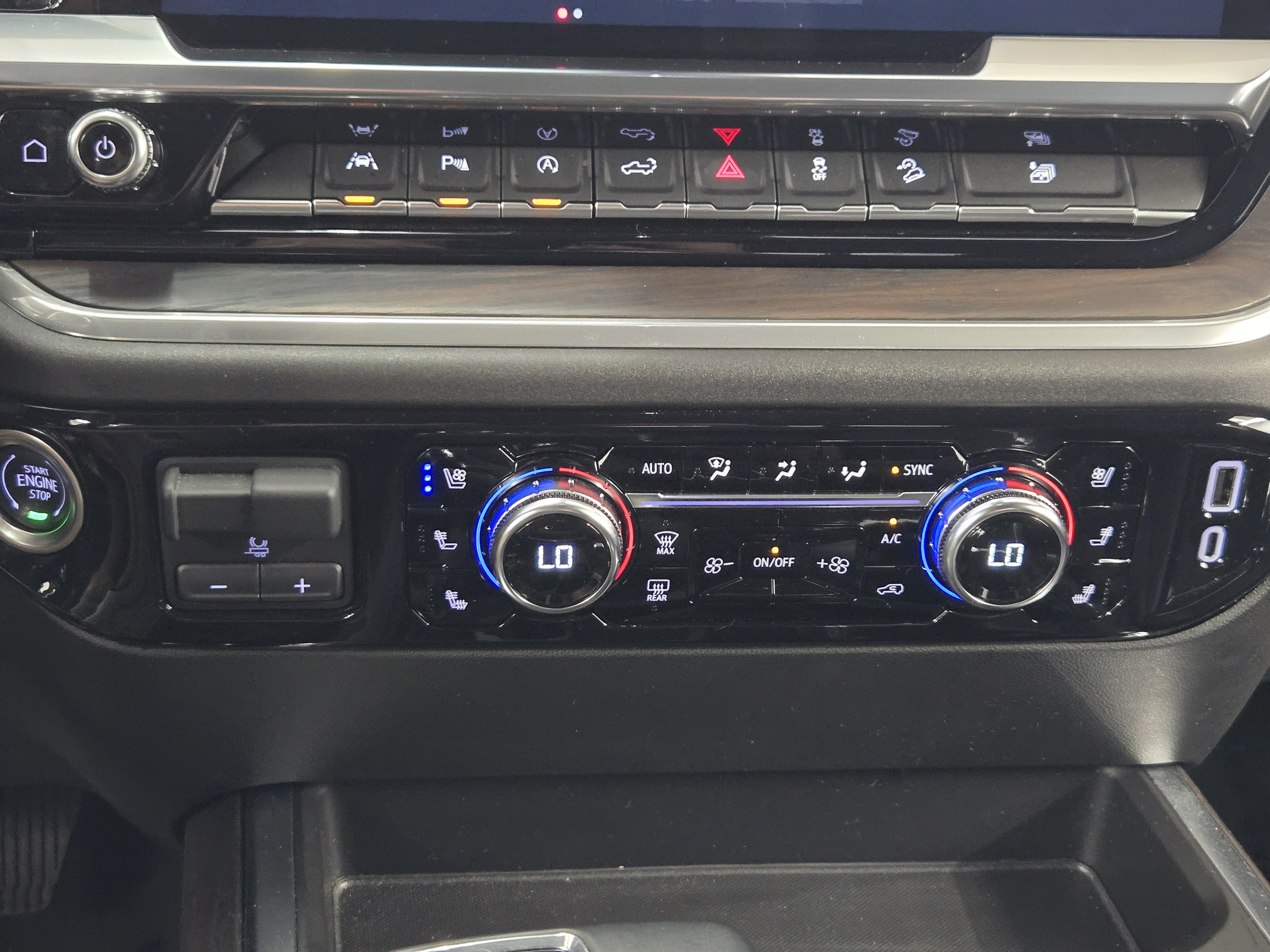 Used 2025 GMC Sierra 1500 SLT AWD/4WD image 21
