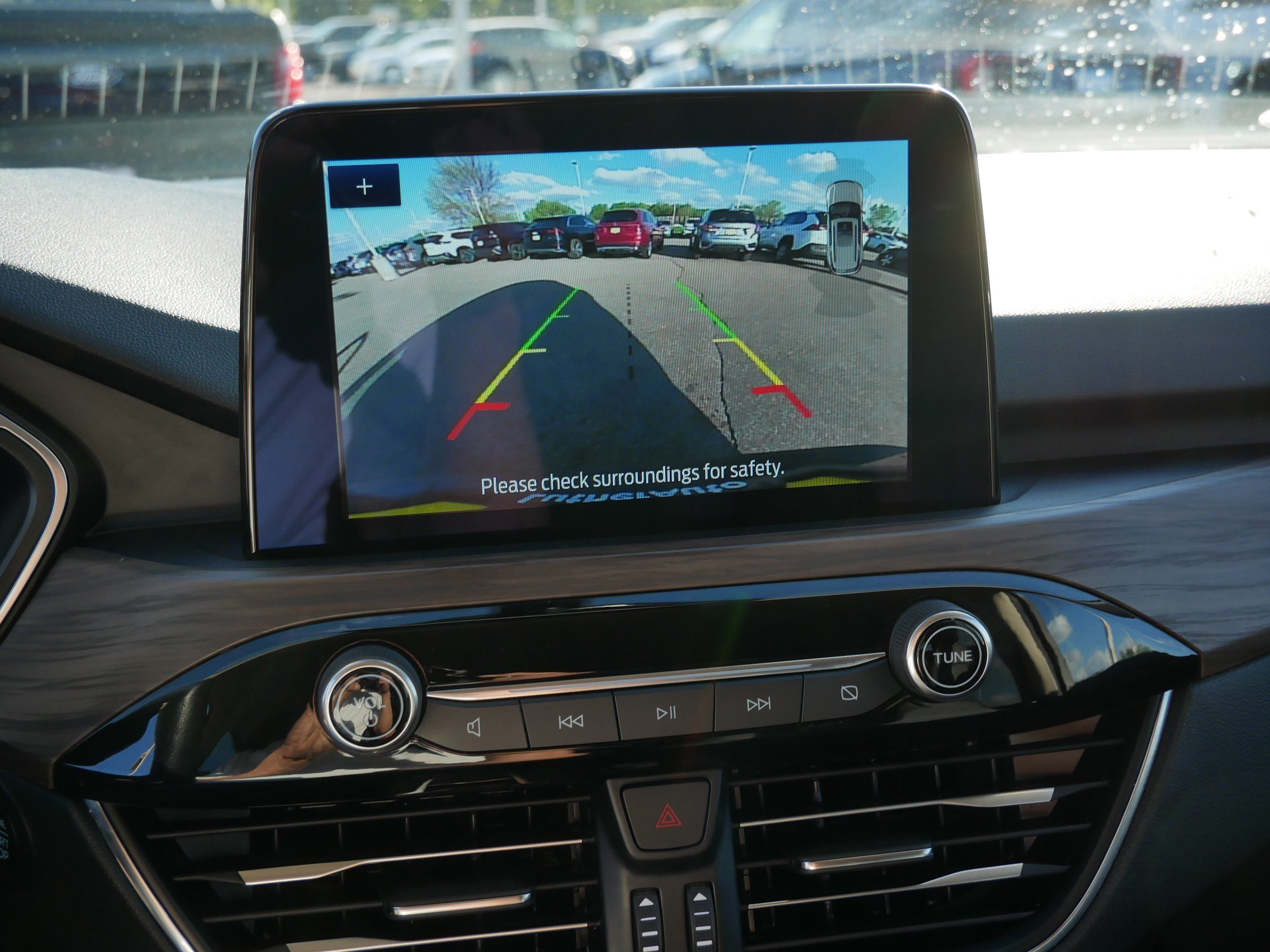 Certified 2020 Ford Escape Titanium AWD/4WD image 30