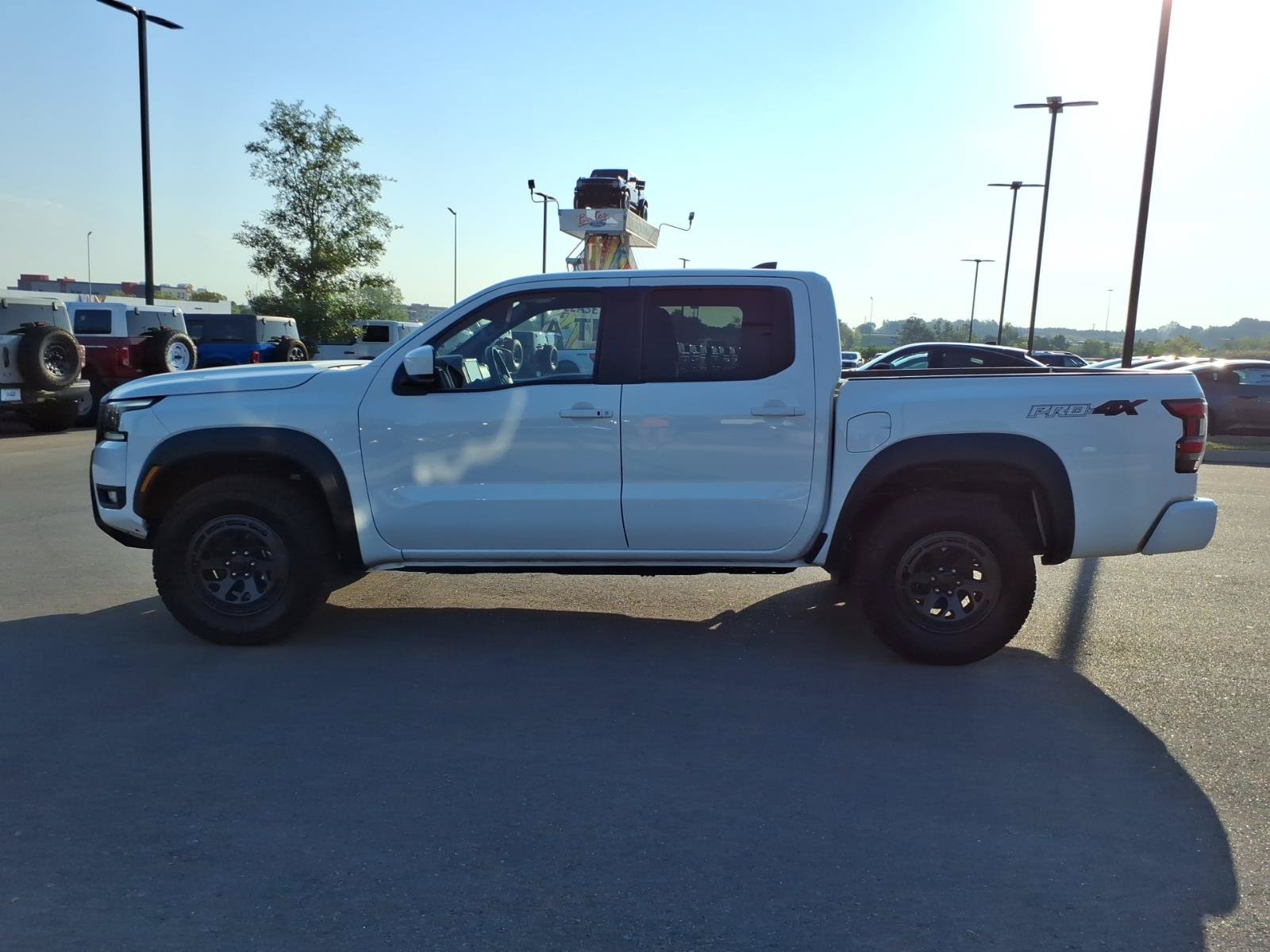 Used 2026 Nissan Frontier PRO-4X AWD/4WD image 6