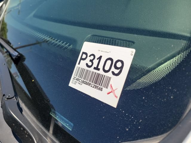 Used 2024 Chrysler Pacifica Touring-L FWD image 30