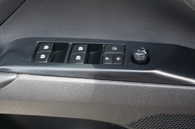Used 2020 Toyota Camry LE FWD image 19