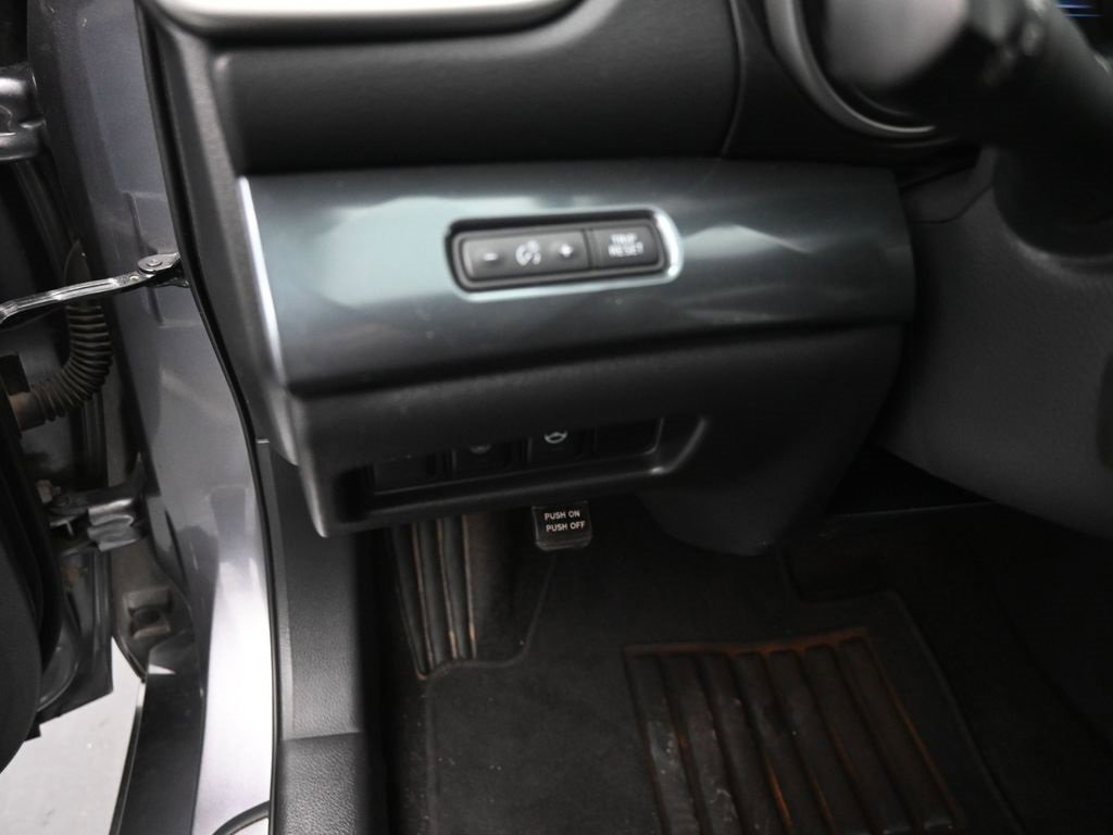 Used 2021 Nissan Maxima SR w/ Sport Mat Group image 19