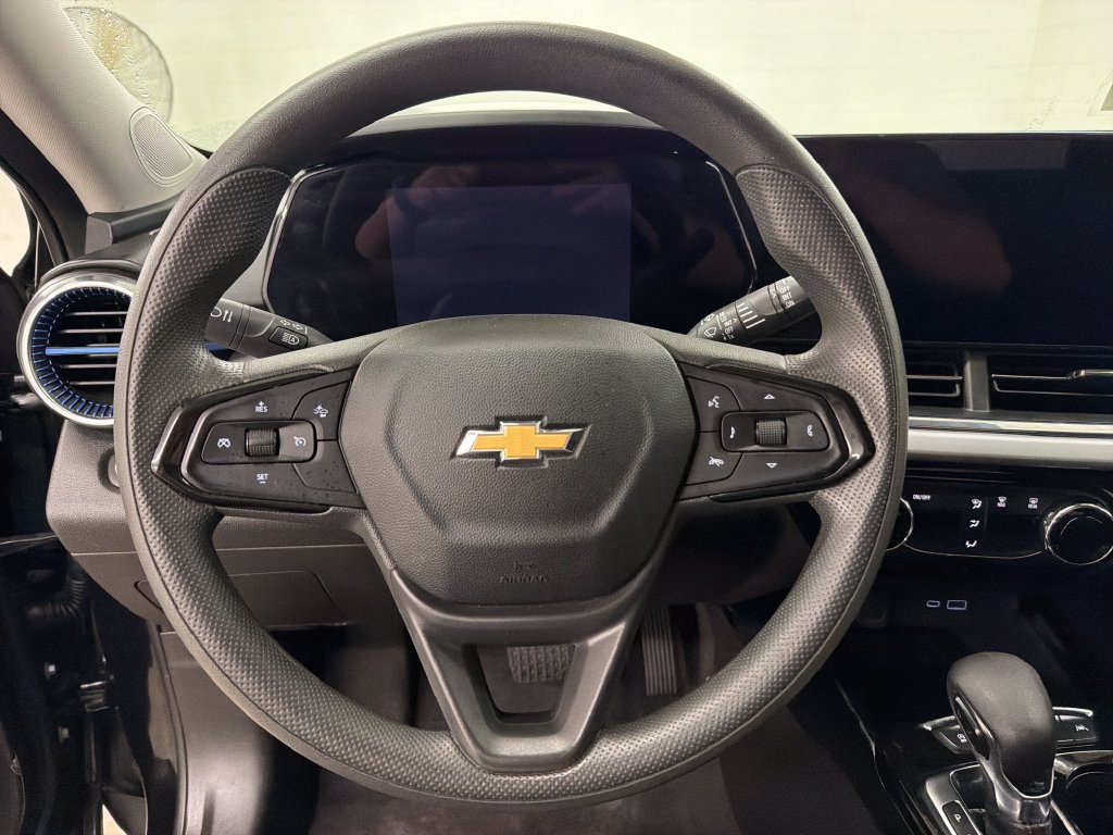 Used 2025 Chevrolet Trax LT FWD image 18