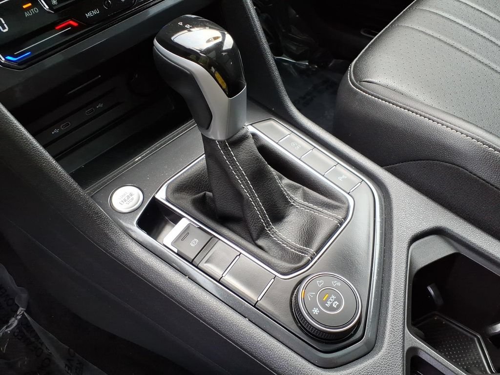 Used 2024 Volkswagen Tiguan SE R-Line AWD/4WD image 23