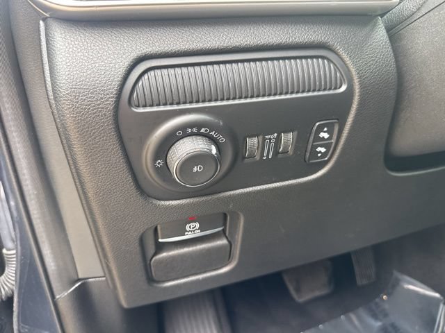 Used 2022 Jeep Wagoneer Series III AWD/4WD image 13