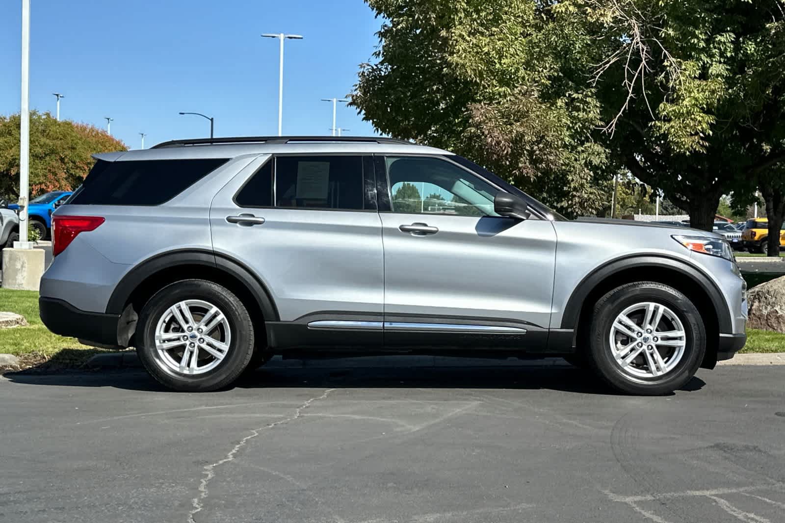 Certified 2023 Ford Explorer XLT w/ Equipment Group 202A AWD/4WD image 8