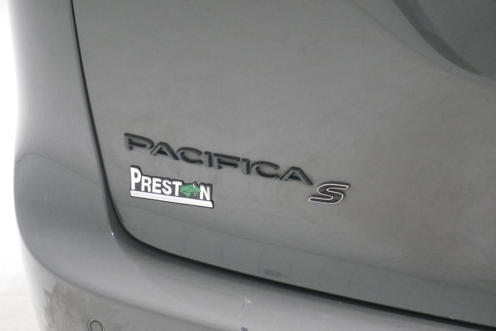 Used 2023 Chrysler Pacifica Touring-L w/ S Appearance Package image 25