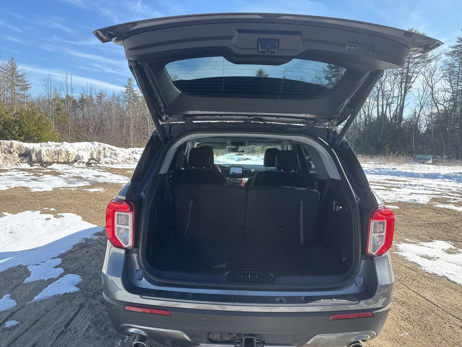 Certified 2022 Ford Explorer XLT w/ Equipment Group 202A image 10