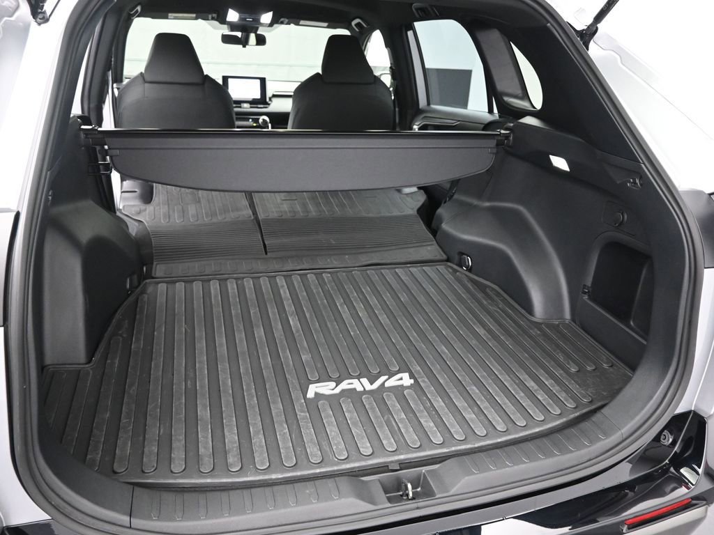 Used 2025 Toyota RAV4 SE image 10