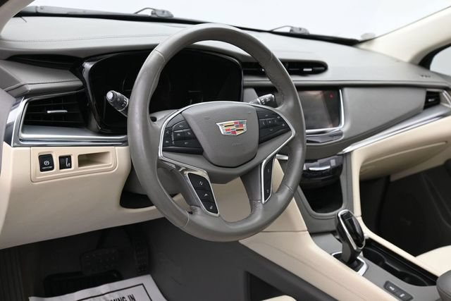 Used 2017 Cadillac XT5 Premium Luxury FWD image 17
