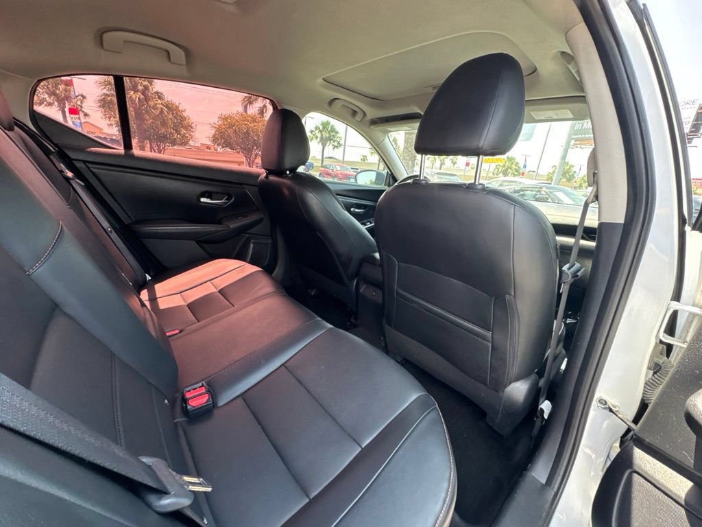 Used 2023 Nissan Sentra SR w/ SR Premium Package FWD image 21