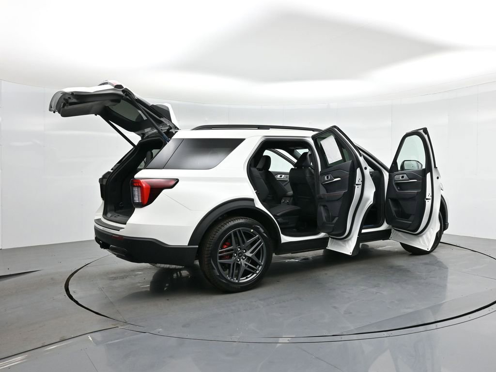 Certified 2025 Ford Explorer ST-Line w/ Premium Package image 6