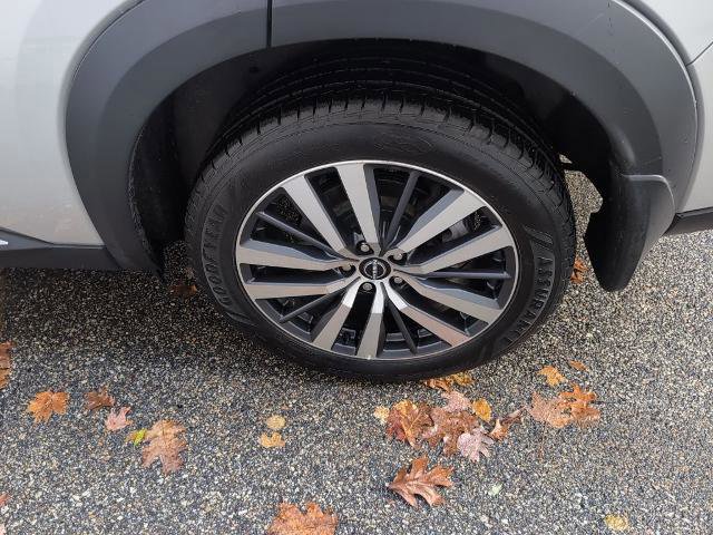 Used 2022 Nissan Pathfinder Platinum w/ Cargo Package image 12