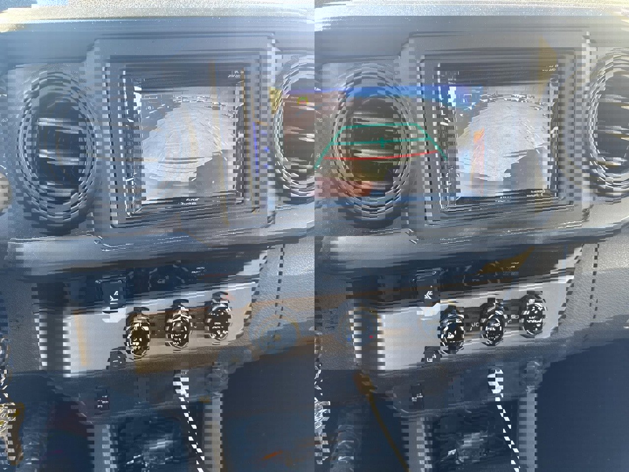 Used 2017 Toyota Tacoma SR image 12